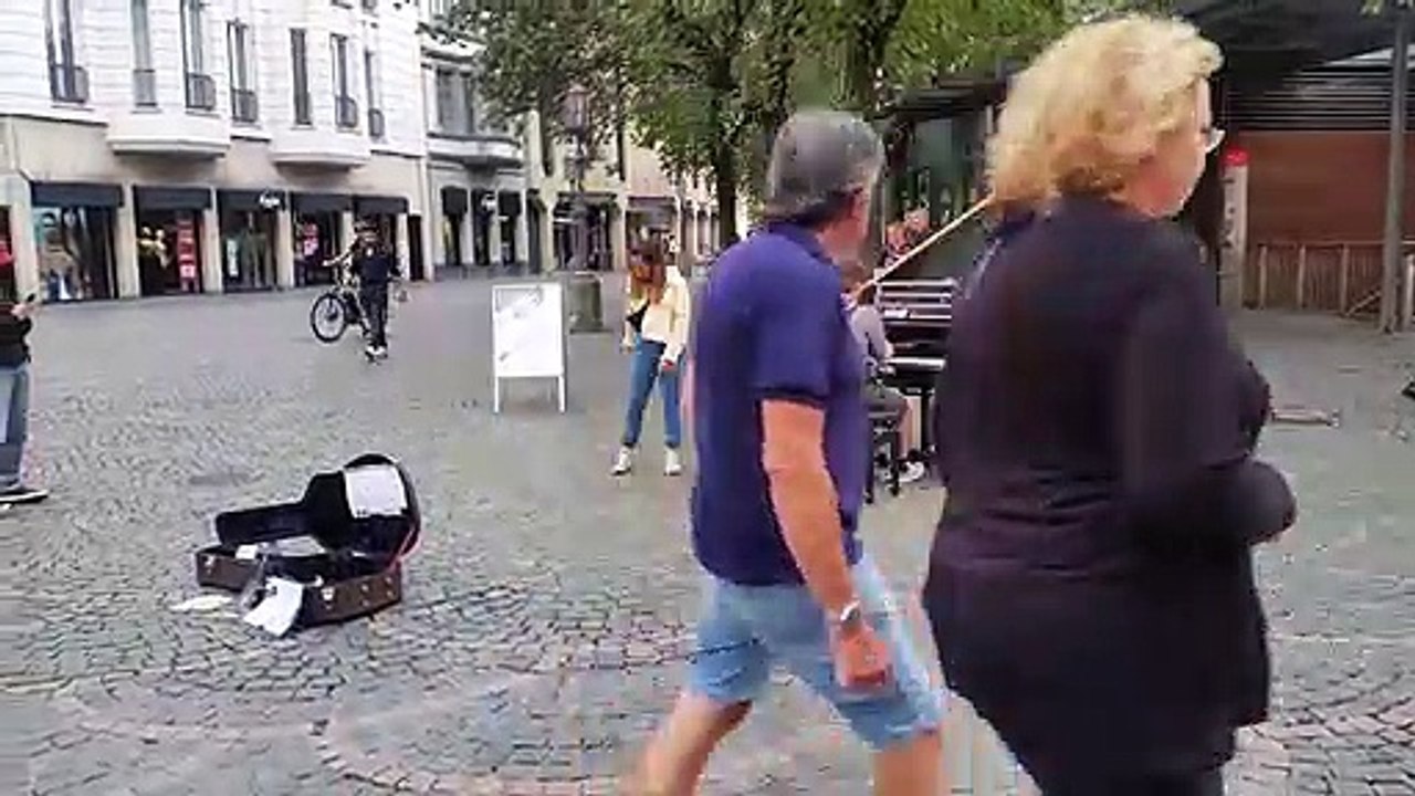 "Stay" cover by Rihanna in Bonn