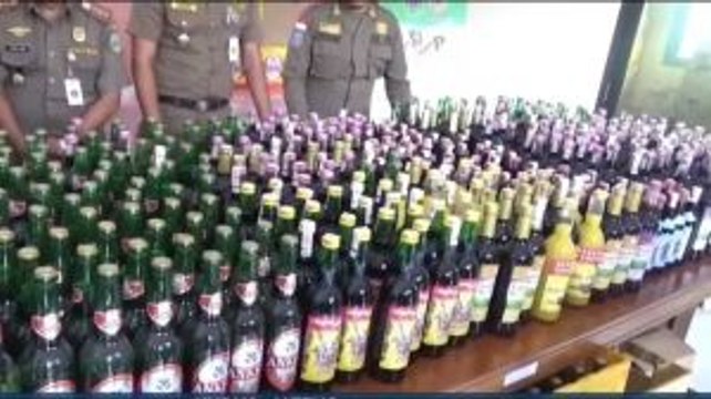 Satpol PP Sita Ratusan Botol Miras di Kudus