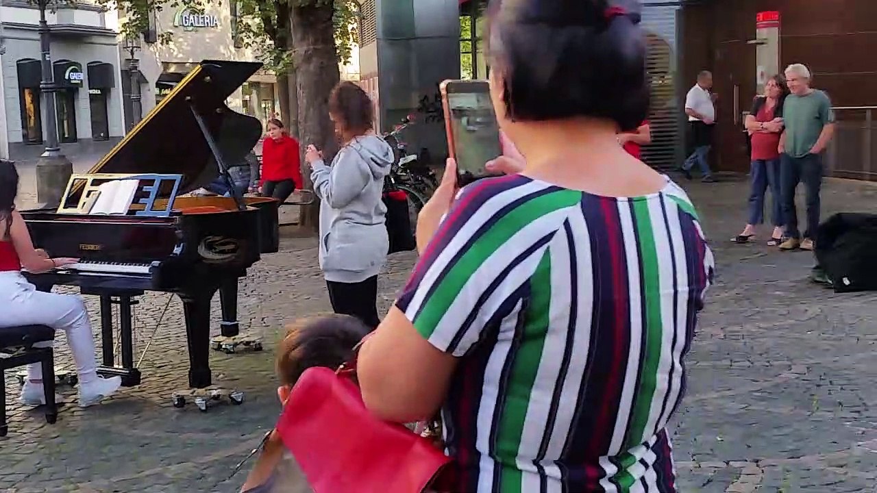 Open piano in Bonn 2019-8-11 (4)