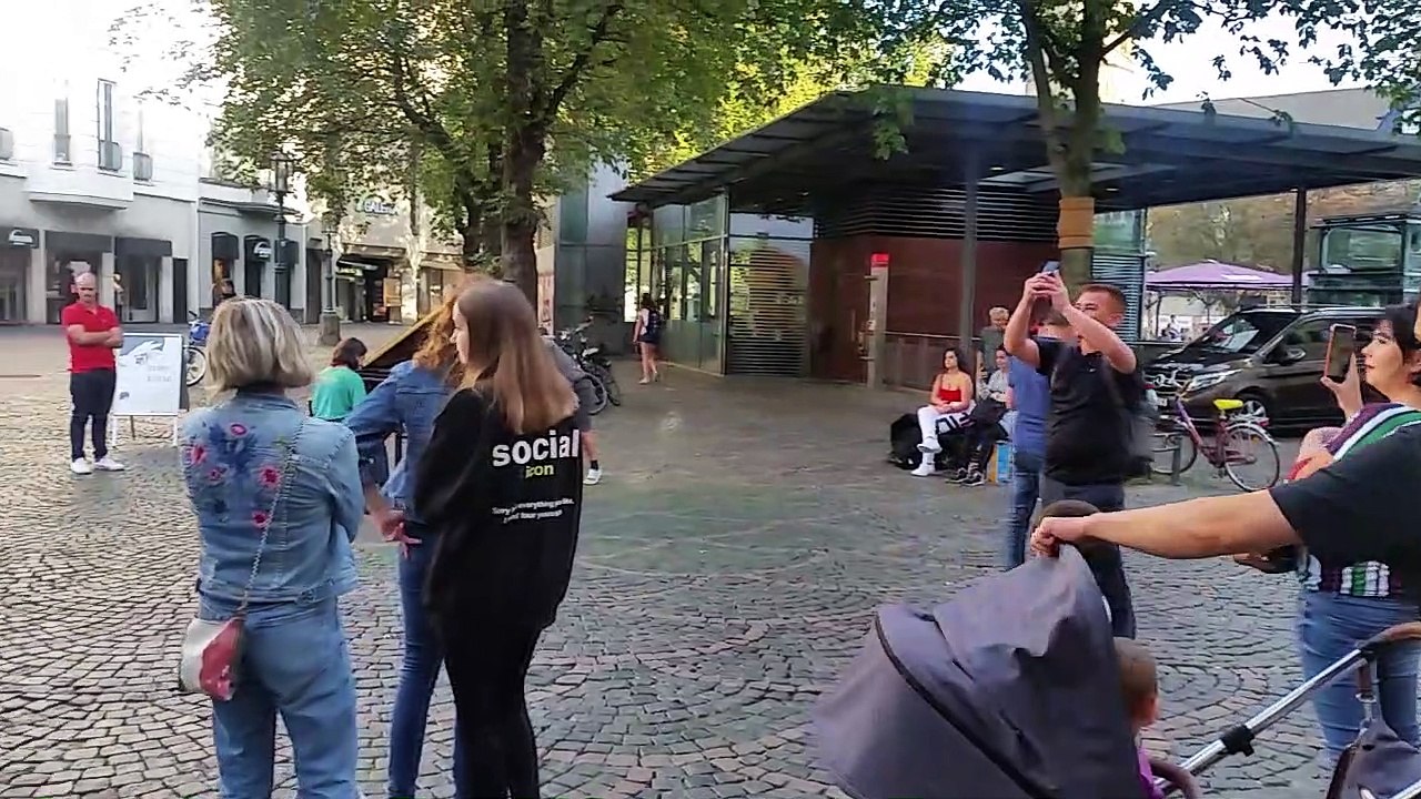 Open piano in Bonn 2019-8-11 (3)