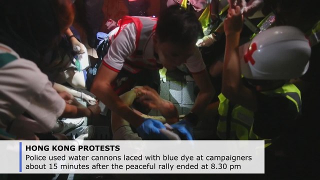 Violent clashes in Hong Kong after Umbrella Movement anniversary march