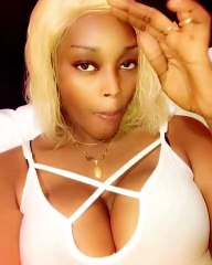Ya Awa Rassoul enflamme la toile dans un décolleté trop découvert