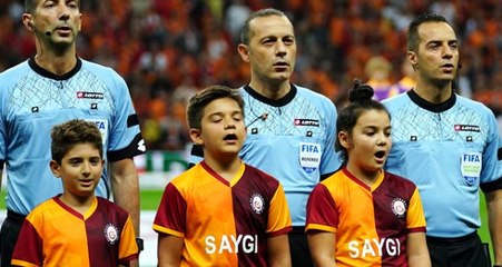 Cüneyt Çakır penaltı pozisyonu için 'VAR'a gitti, izleyince karar değiştirdi