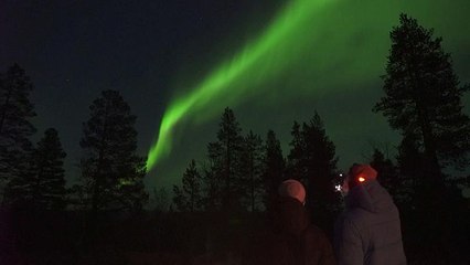 شفق قطبی در آسمان منطقه لاپلند در شمال فنلاند