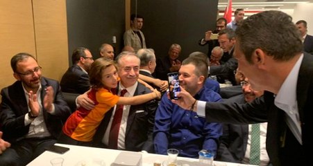 Derbi sonrası dostluk rüzgarı! Fotoğrafı Ali Koç çekti