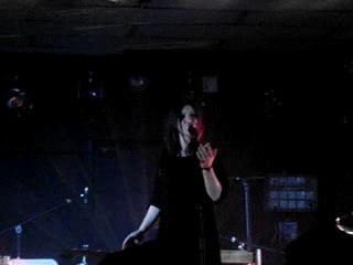 "Ma Bombe" perfomed by Lucie bernadoni