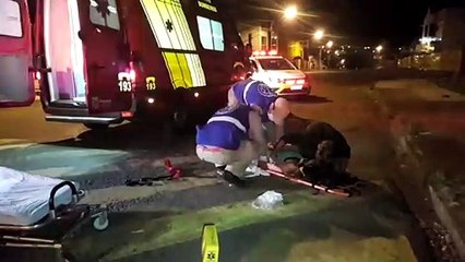 Mulher pula de carro em movimento na Rua Pio XII, na Neva