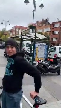 Les rappeurs du groupe belge New School s'introduisent sans autorisation dans le commissariat central de Molenbeek pour tourner un clip