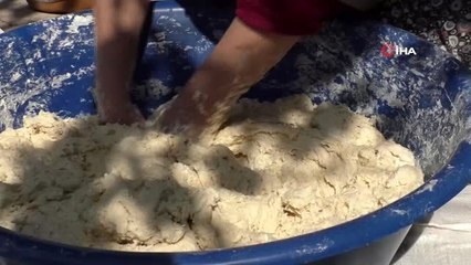 Yozgat'ta oklavalar kış sofraları için dönüyor