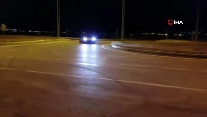 - Kavşakta "drift" yapan sürücü kamerada