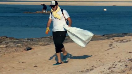 حملة تطوعية لتنظيف شواطئ الدوحة