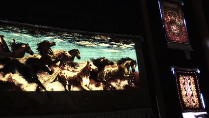 'Altın parmaklar'ın dokuduğu ipek halılara turist ilgisi - NEVŞEHİR