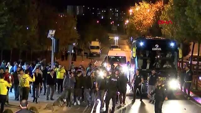 Spor fenerbahçe takımı samandıra'da çoşkuyla karşılandı