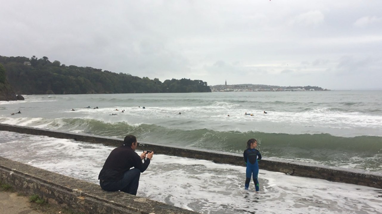 Du monde et du spectacle à la plage du Ris