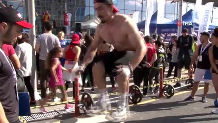 Yüzlerce kişi bir araya gelerek spor yaptı