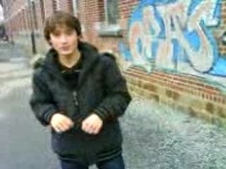 Cosyns fait le con ( humiliation en public )