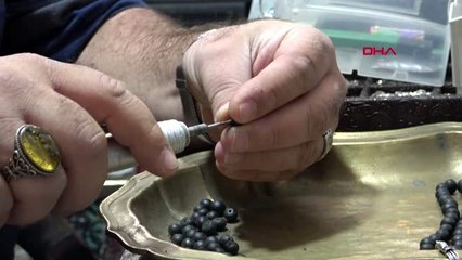 Bursa balina kusmuğundan yapılan tesbihler ilgi topluyor