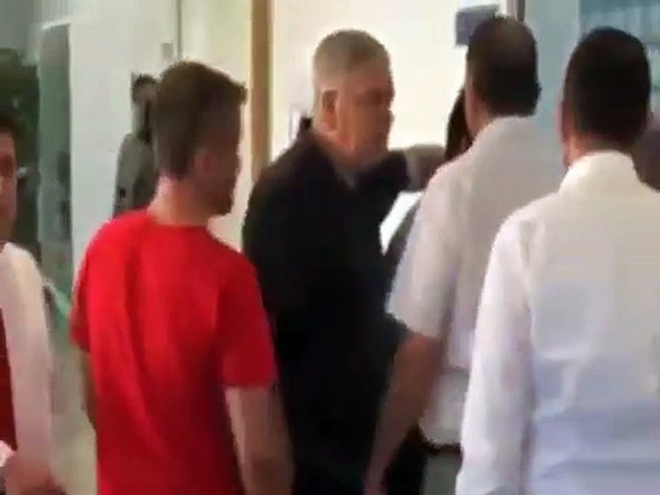 Gemlik Belediye Başkanı rehin alınan yardımcısını kurtardı