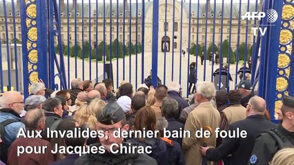 Aux Invalides, dernier bain de foule pour Chirac