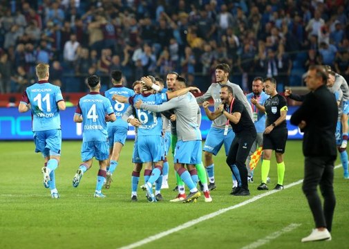 Maç sonunda stat hoparlöründen Göklerde kartal gibiydim şarkısı çalındı!