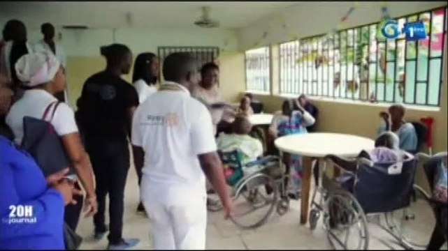 RTG/Don de divers produits par le rotary club au centre national de Gérontologie gériatrie de Melen