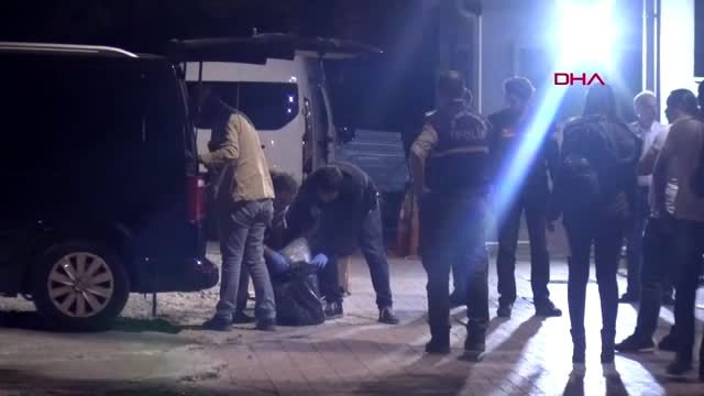 İzmir polisinden uyuşturucu tacirlerine darbe: yaklaşık 1 ton uyuşturucu madde ele geçirildi