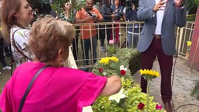 México llora y canta tras muerte de su ídolo musical José José