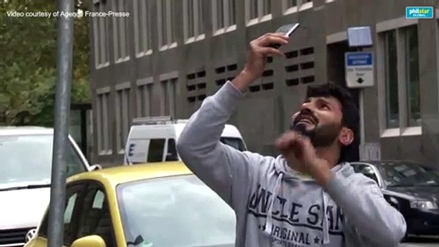 'French Spiderman' scales Frankfurt skyscraper