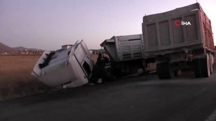 Konya'da kamyonla tır çarpıştı: 1 ölü, 1 yaralı