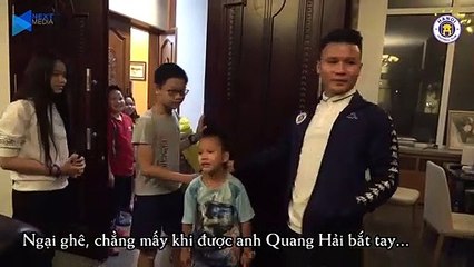 QUANG HẢI thích thú đạp xe trong Đại sứ quán, DUY MẠNH chơi bi lắc CỰC ĐỈNH | HANOI FC