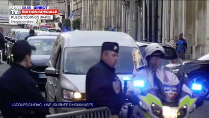Hommage à Jacques Chirac: les images du départ du cortège familial rue de Tournon pour les Invalides