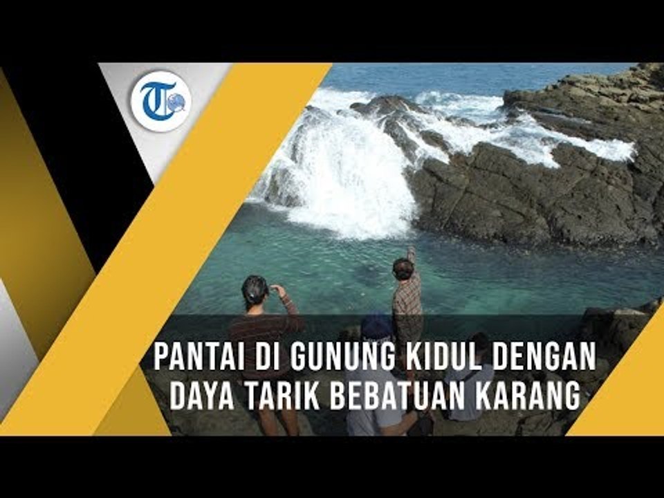 Pantai Wediombo Pantai yang Terletak di Jepitu, Girisubo, Kabupaten Gunung Kidul, Daerah Istimewa Yo