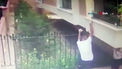 Evlere tırmanarak giren hırsızlar kamerada