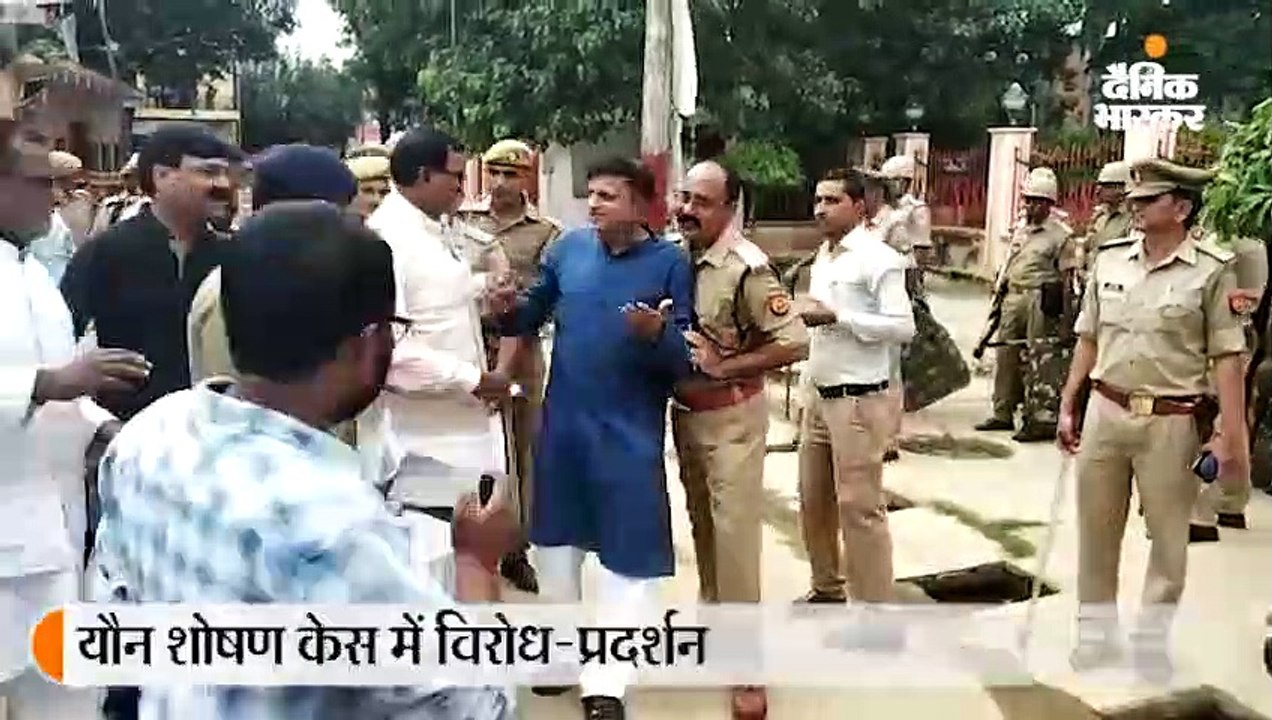 पदयात्रा से पहले कांग्रेस नेता अजय सिंह लल्लू स...