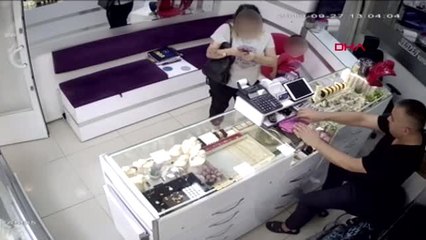 Manisa kuyumcuda bozdurulan sahte bilezik ile dolandırıcılık kamerada
