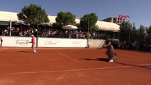 Bursa hülya avşar'a tenis turnuvasında yoğun ilgi
