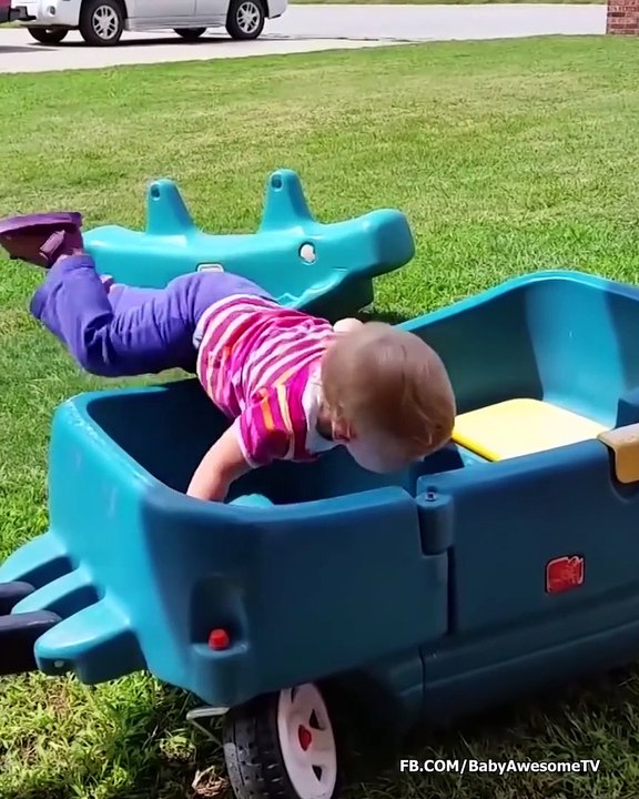 Funny Baby Falling Down Moments - Cute Baby Fails Video - video Dailymotion