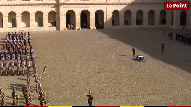 Les honneurs militaires rendus à Jacques Chirac aux Invalides