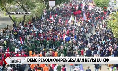 Laporan Vidi Batlolone: Polisi Pasang Kawat Berduri dan Beton untuk Halangi Massa