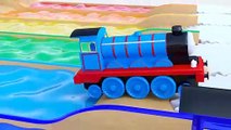 Tomas el Tren en Bano de las Pinturas Attractivos en espanol para ninos Animacion 3D