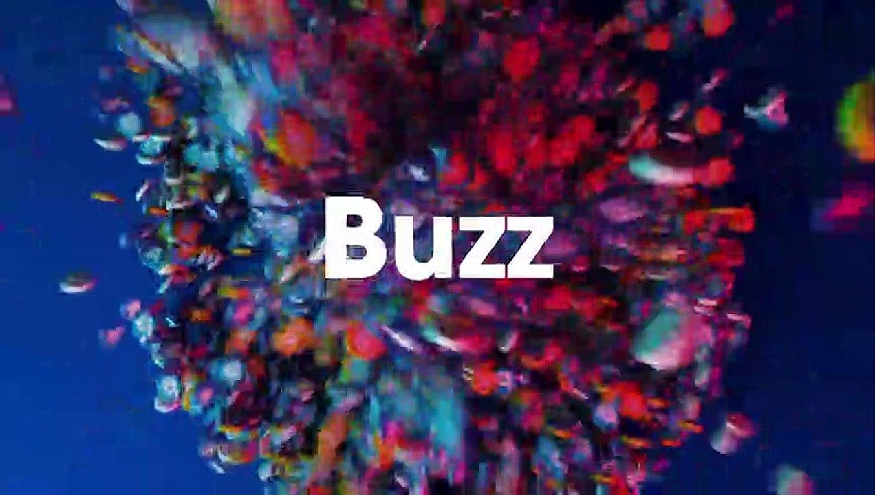 Cette jeune femme réalise un défi extrêmement dangereux et stupide avec son lisseur