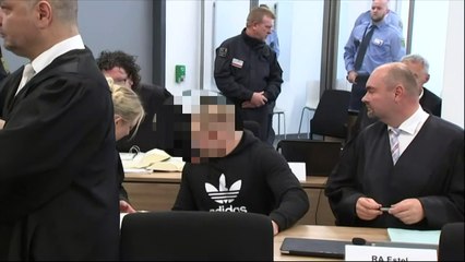 Neonazistas no banco dos réus