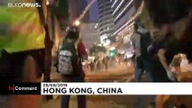 Χογνκ Κονγκ: Οι αστυνομικοί χρησιμοποιούν σπρέι πιπεριού για να διαλύσουν διαδηλωτές