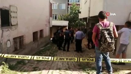 Sancaktepe'de iddiaya göre bir kadın, silahlı bir şahsın saldırına uğrayarak karnından vuruldu.