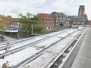 On fait le trottoir au pont à Ponts