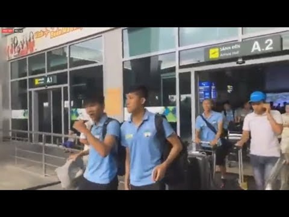 Cùng phóng viên Next Sports đón Văn Toàn, Tuấn Anh trong chuyến hành quân tới Nghệ An | NEXT SPORTS