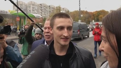 Dictan un año de cárcel suspendida para actor ruso cuyo caso generó polémica