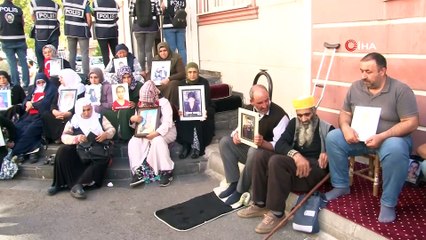 HDP önünde eylem yapan ailelere 85’lik deden destek ziyareti