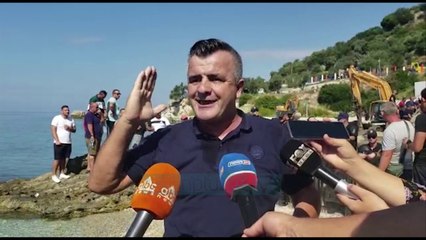 Biznesmeni nxjerr fëmijën e mitur para fadromës së IKMT - News, Lajme - Vizion Plus