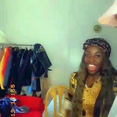 Étonnant ! Avec seulement quelques claquements de mains, découvrez son incroyable choré